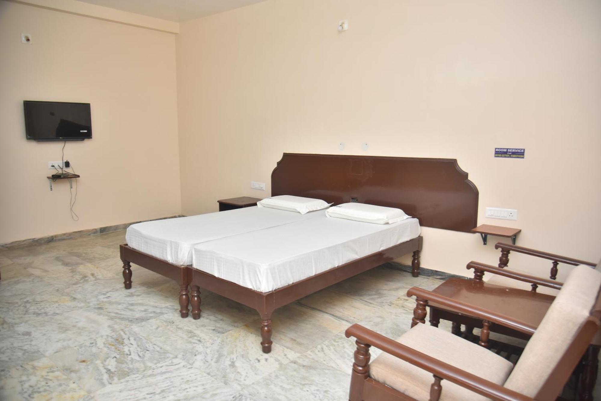 Arihanth Deluxe Lodge Shimoga Dış mekan fotoğraf